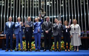 Senado premia governadores por avanços na alfabetização infantil