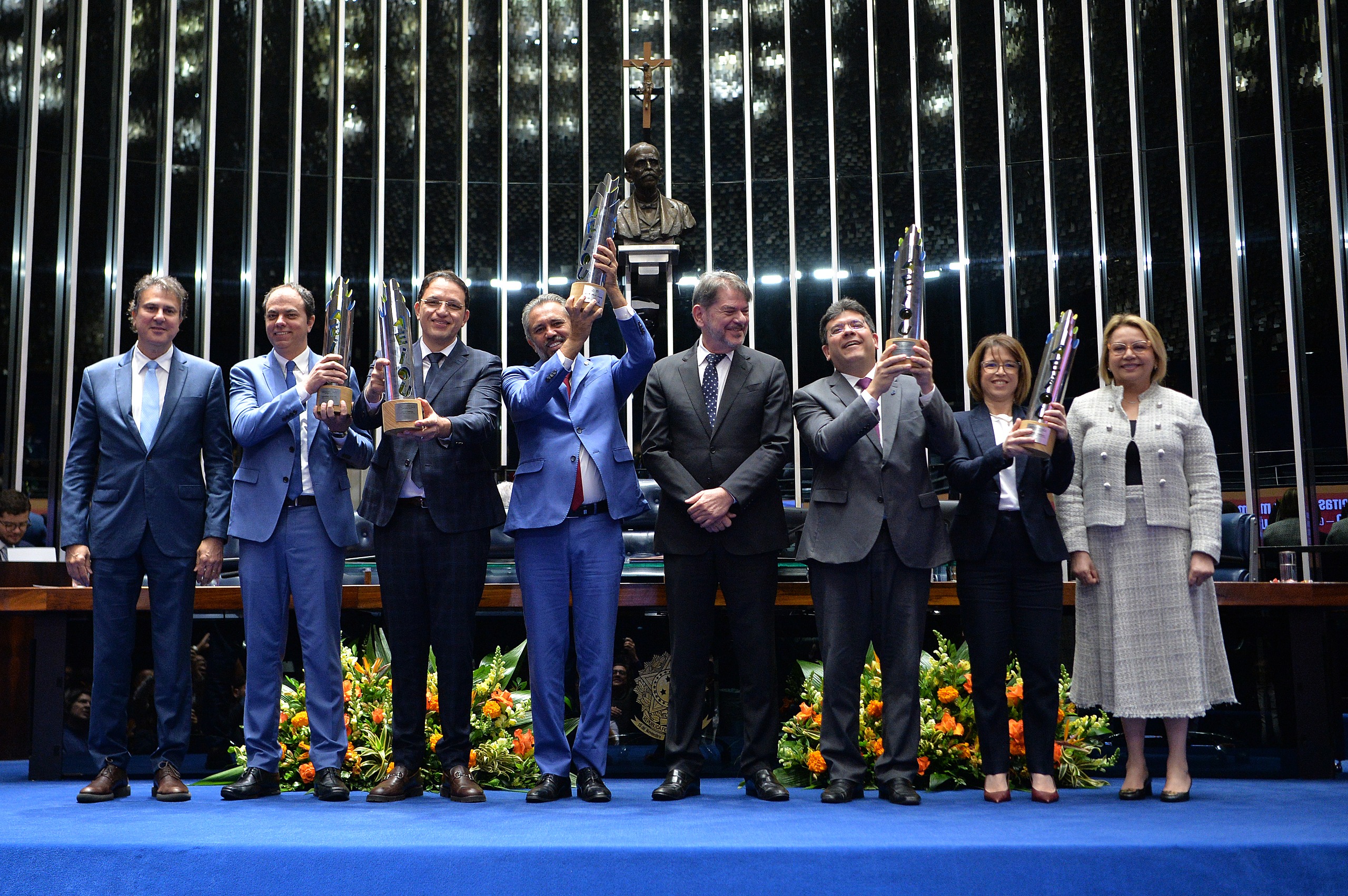 Senado premia governadores por avanços na alfabetização infantil