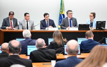Fim da escala 6×1: comissão define cronograma e mira votação ainda em maio