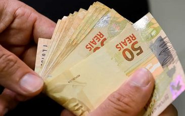 Renda mensal das famílias brasileiras atinge recorde em 2025