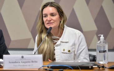 Aprovado projeto petista que garante direito mães e pais estudantes permanecerem na escola