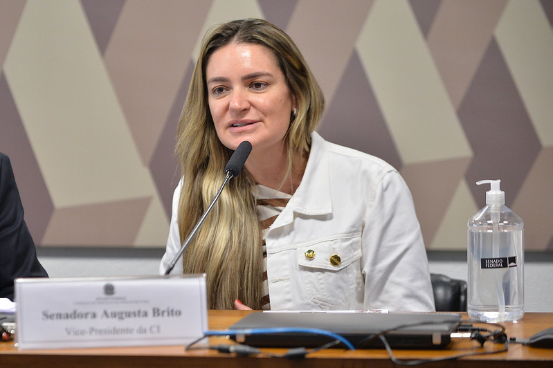 Aprovado projeto petista que garante direito a mães e pais estudantes permanecerem na escola