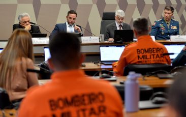 Uso de emendas da saúde por corpos de bombeiros divide opiniões em debate