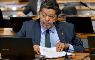 Comissão aprova relatório de Beto Faro que revitaliza seringais e gera renda na Amazônia