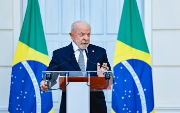 Lula não admite intervenção e diz que EUA precisam aprender com processo eleitoral brasileiro