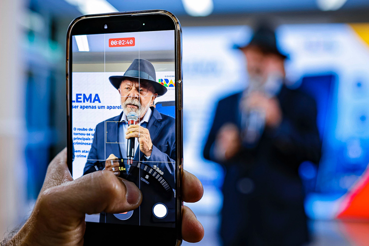 Governo Lula fecha cerco e cria banco nacional que identifica celulares roubados