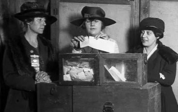 94 anos depois, voto feminino ainda sofre perseguição e vira alvo da extrema direita