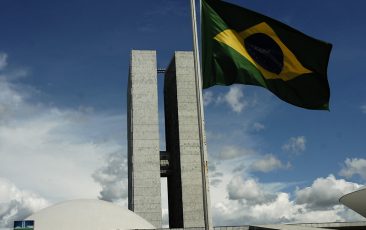 Senadores e governo condenam atuação de Flávio Bolsonaro em audiência nos EUA