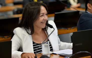Lula sanciona lei que estimula cidadania em currículos escolares