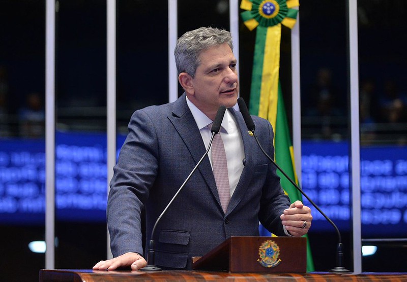 Senadores comemoram Move Brasil, que democratiza acesso ao crédito para entregadores e mototaxistas