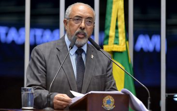 Paulo Paim reforça defesa do fim da escala 6×1 e cobra votação da proposta