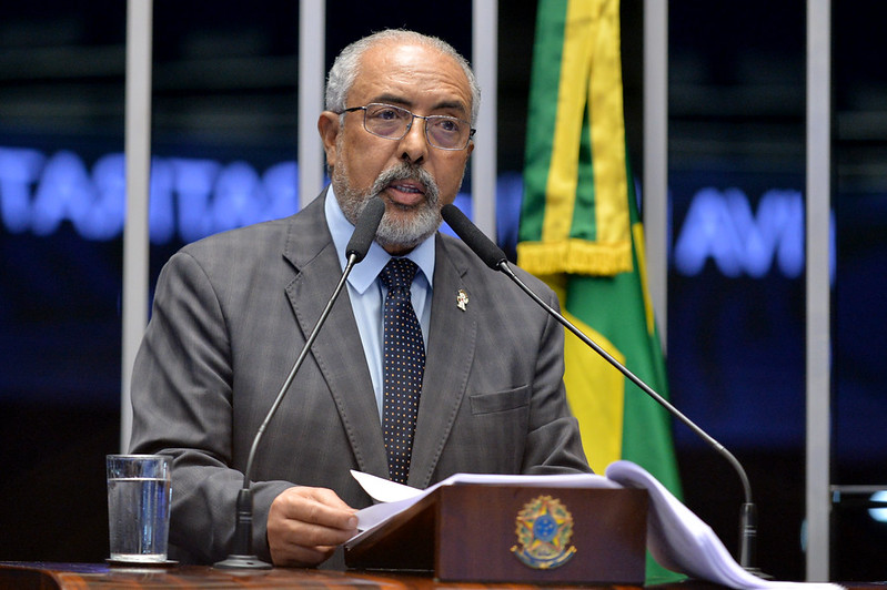 Paulo Paim reforça defesa do fim da escala 6×1 e cobra votação da proposta