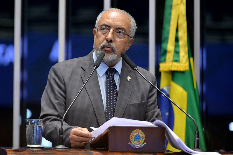 Paim defende votação da PEC que acaba com a escala 6×1