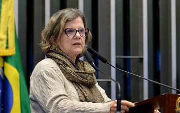 Teresa Leitão: fazer oposição ao governo é democrático; agir contra o Brasil é inaceitável