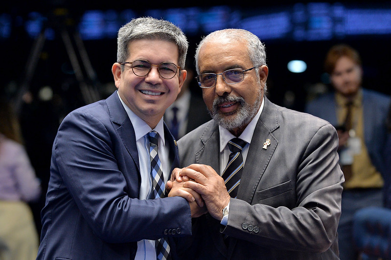 Senado aprova universidade proposta por Randolfe para fortalecer educação no Amapá