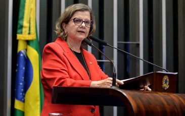 Teresa Leitão defende papel estratégico das empresas públicas