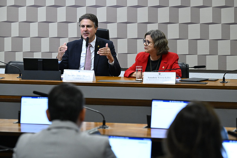 Camilo Santana assume Comissão de Educação e dá continuidade ao trabalho de Teresa Leitão