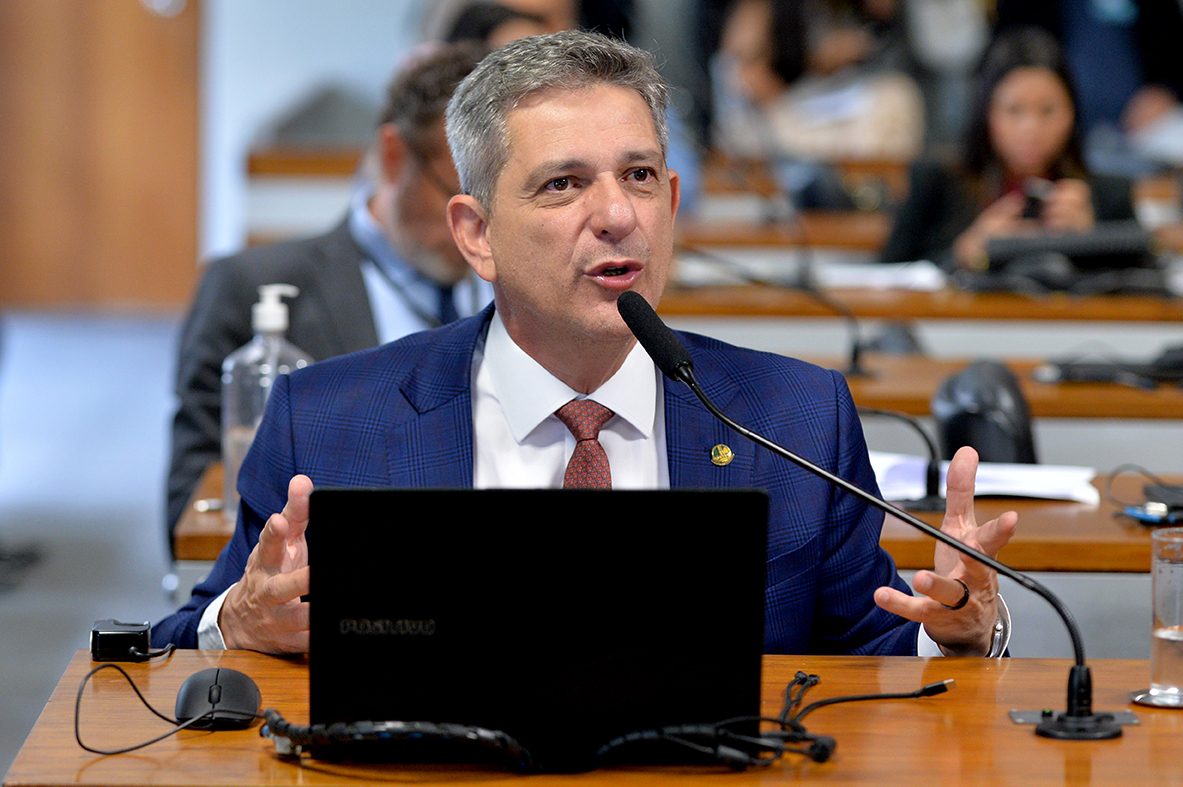 Comissão aprova relatório de Rogério Carvalho sobre política para conservação marinha