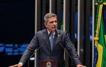 Redução da jornada de trabalho ganha força com atuação do senador Rogério