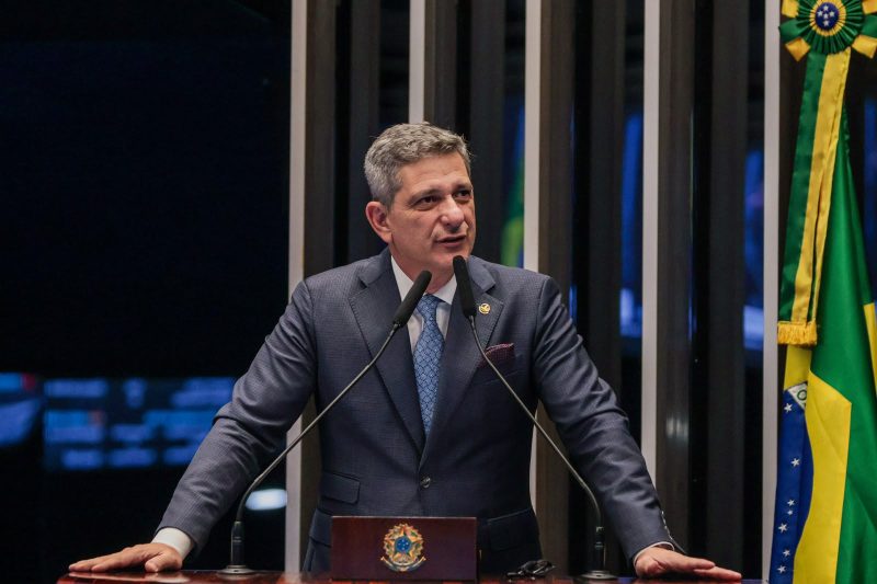 Redução da jornada de trabalho ganha força com atuação do senador Rogério