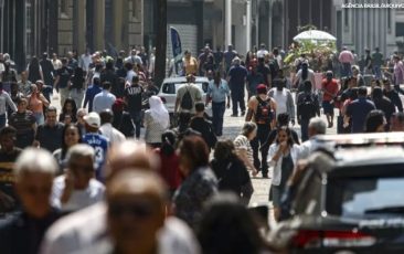Senadores comemoram queda de 5,4% no desemprego e aumento dos vínculos formais