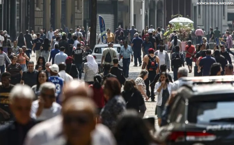 Senadores comemoram queda de 5,4% no desemprego e aumento dos vínculos formais