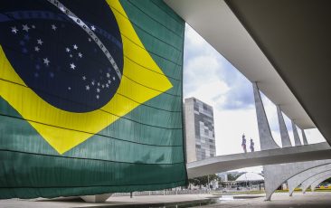 PT e governo reagem às tarifas dos EUA e defendem a soberania brasileira