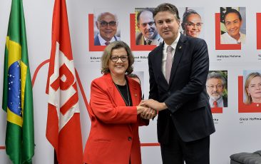 Camilo Santana assume liderança do PT no Senado