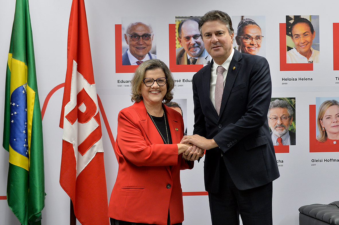 Camilo Santana assume liderança do PT no Senado
