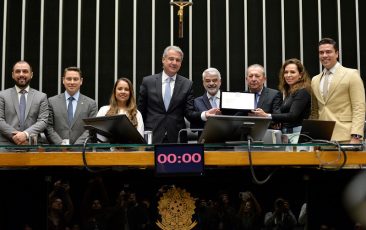 Sessão solene no Congresso celebra 35 anos da TV Asa Branca