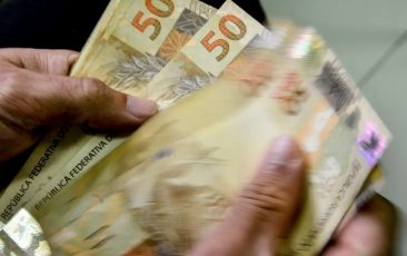Senadores comemoram começo do Desenrola Adimplentes, que deve beneficiar até 500 mil trabalhadores e 100 mil estudantes do Fies