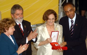 Senadores petistas lamentam morte de Laura Cardoso