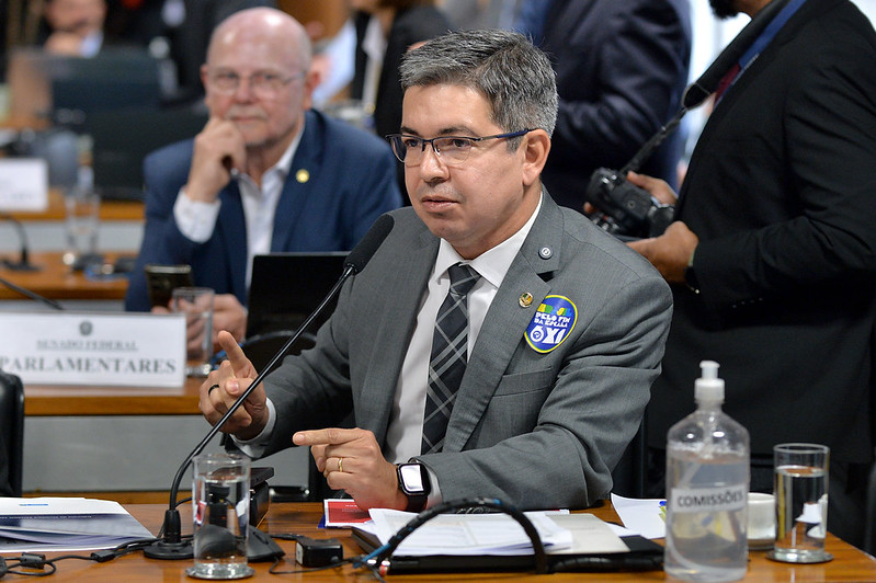 Aumento de penas para furto e roubo de combustíveis segue para o plenário
