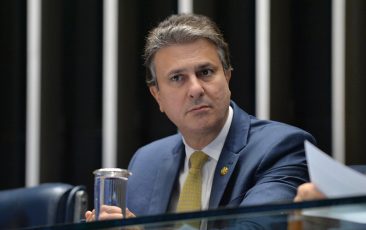 Dark Horse: líder do PT cobra rigor em pedido de cassação de Flávio Bolsonaro por mentiras