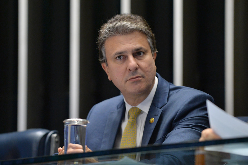 Dark Horse: líder do PT cobra rigor em pedido de cassação de Flávio Bolsonaro por mentiras