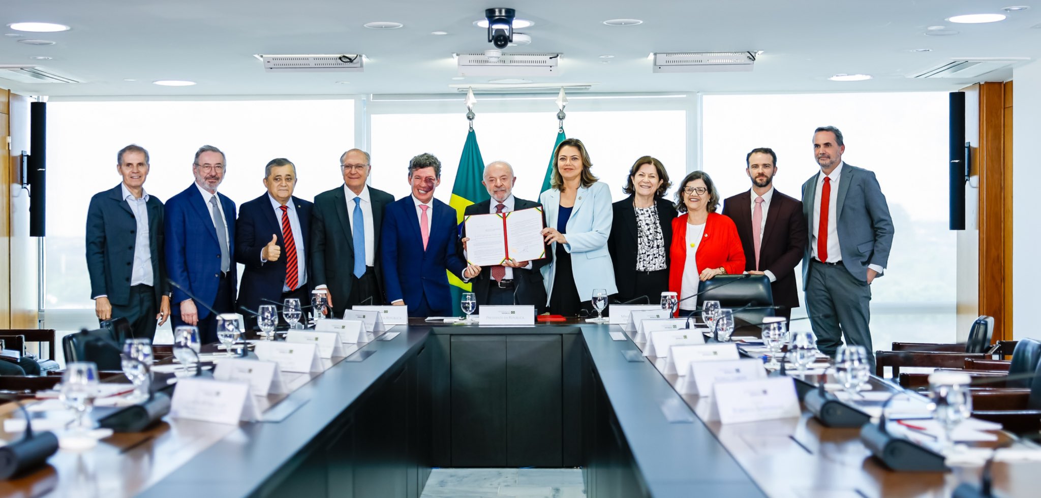 Presidente sanciona lei que acaba com a taxa das blusinhas