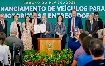 Lula sanciona o Move Brasil e garante crédito de R$ 30 bilhões para trabalhadores do transporte