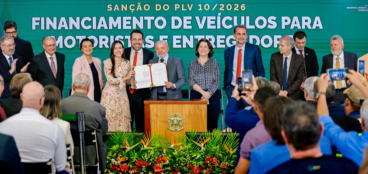 Lula sanciona o Move Brasil e garante crédito de R$ 30 bilhões para trabalhadores do transporte