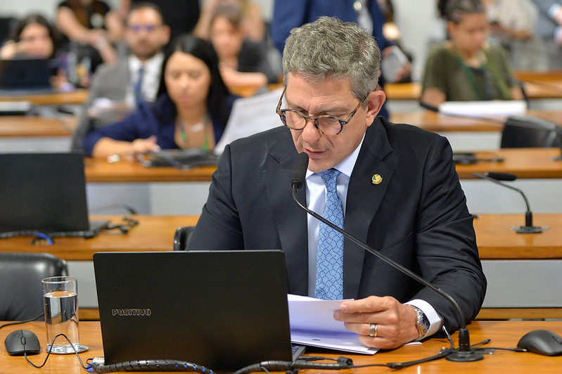 CMA do Senado aprova relatório de Rogério Carvalho para criação de canal nacional contra maus-tratos a animais