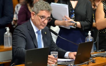 Aprovada na CMA, relatório de Rogério Carvalho cria Política Nacional do Sistema Costeiro-Marinho