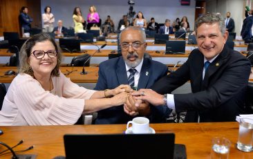 A história acontecendo: CCJ acaba com a escala 6×1
