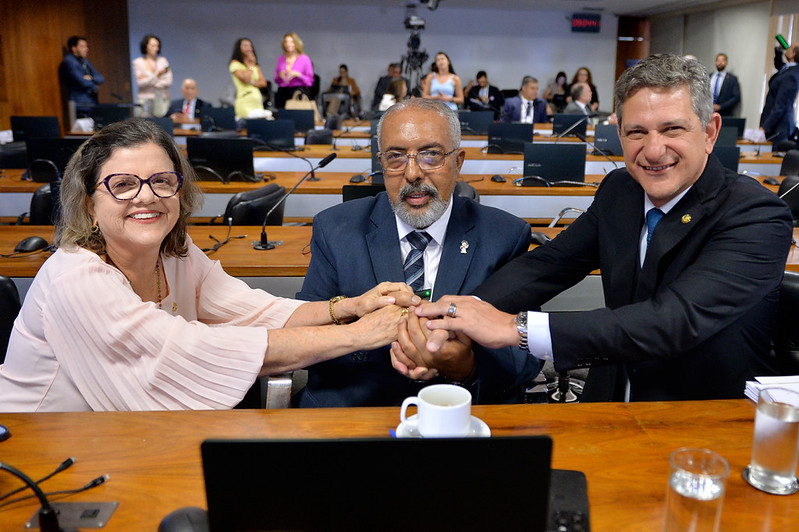 A história acontecendo: CCJ acaba com a escala 6×1