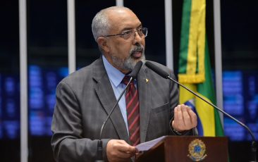 Paim defende redução da jornada como avanço econômico e social às vésperas de debate