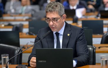 CCJ aprova relatório de Rogério Carvalho para PEC da Segurança Pública