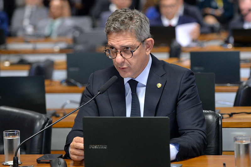 CCJ aprova relatório de Rogério Carvalho para PEC da Segurança Pública