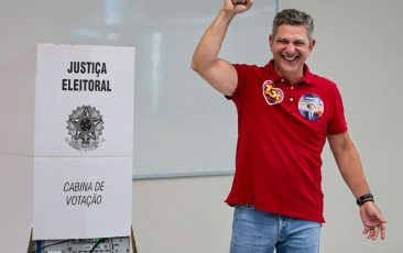 Rogério Carvalho é reeleito senador por Sergipe