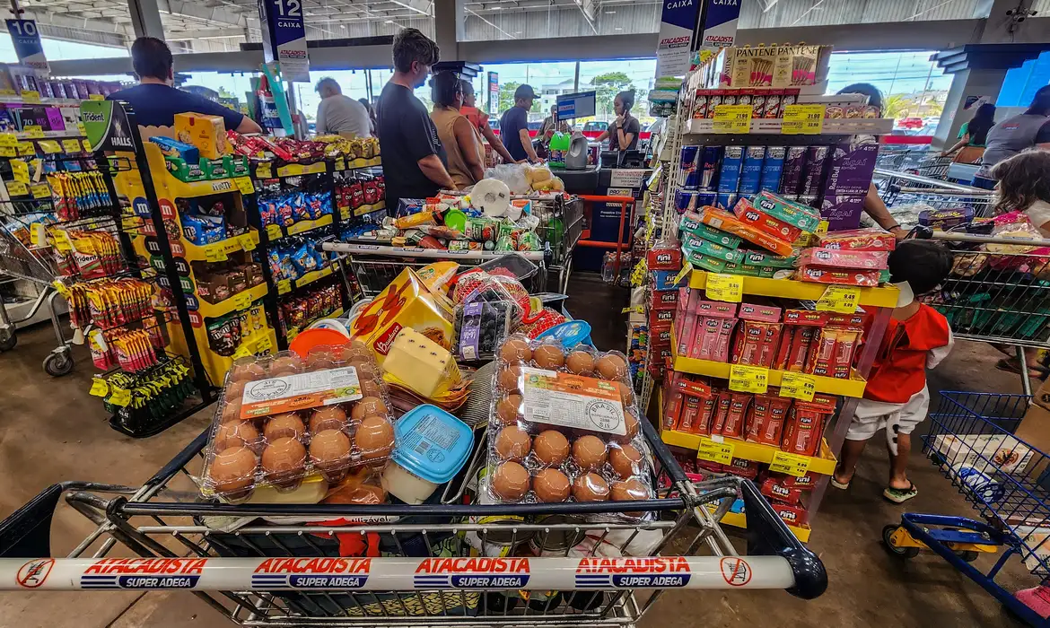 Restrição às bets favorece consumo das famílias e fortalece a economia, indicam senadores