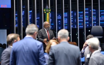 Fim da escala 6×1 avança no Senado em defesa de mais tempo para viver