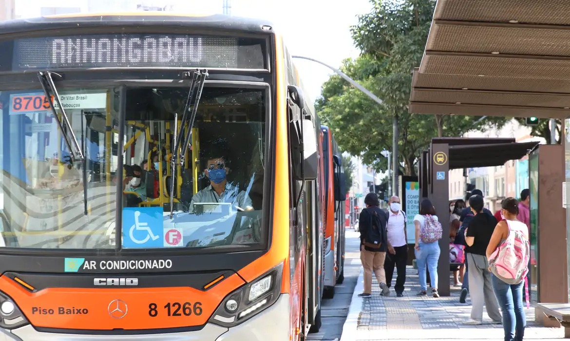 Governo Lula envia ao Congresso PEC que destina emendas parlamentares para Tarifa Zero nos transportes