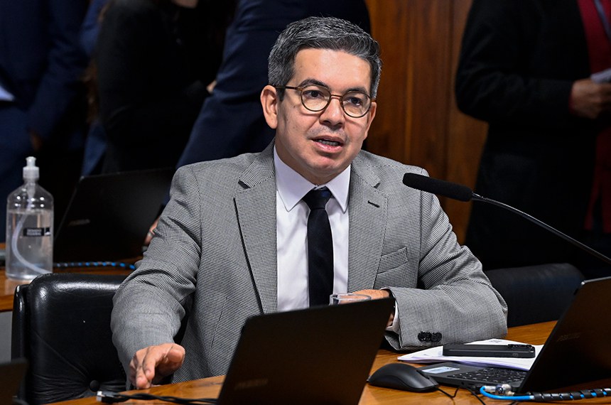 Projeto prevê compartilhamento de dados bancários e telefônicos de candidatos